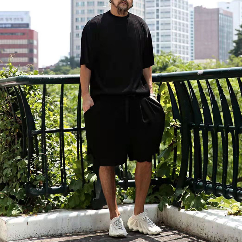 2022 estación independiente de verano europeo y americano rayas verticales de los hombres traje suelto pantalones cortos de manga corta de color sólido traje deportivo casual