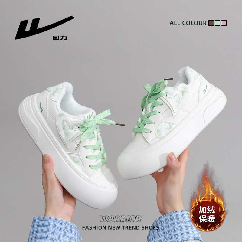 Huili nuevo calentamiento de terciopelo, zapatos blancos de suela gruesa, zapatos de skate de moda de invierno para mujeres, zapatos de algodón altos y hermosos juveniles.
