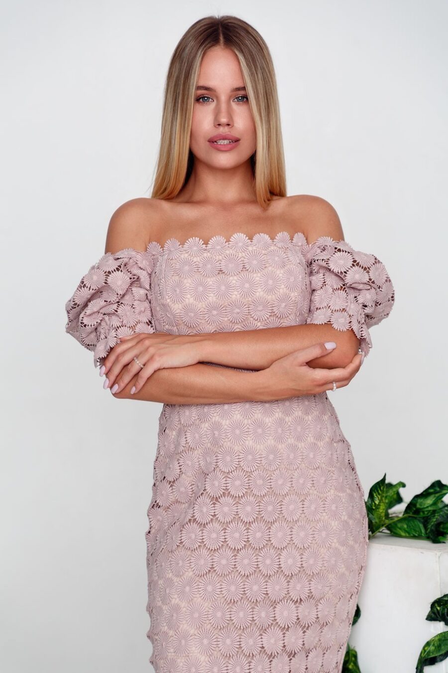 Round Dots, Solid Color Pattern Summer Season Wholesale Women's Elegant Vacation Lace Round Dots Solid Color Casual Holiday Boat Neck Short Sleeve Sheath Dress