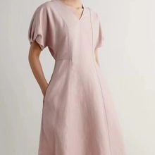2022夏季新款法式高級感亞麻花苞袖收腰粉色V領通勤氣質款連衣裙