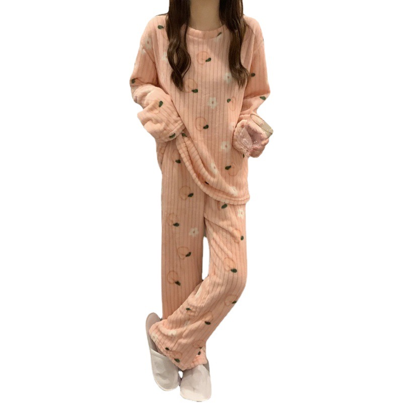 Pijamas de lana de coral estampados para mujer 2023 Traje cálido de moda de invierno grueso cálido talla grande desgaste para el hogar conjunto de dos piezas