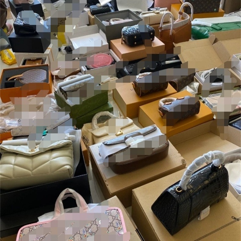 外贸尾货单肩包批发杂款摆地摊货源库存斜挎包跨境混批清仓女包包