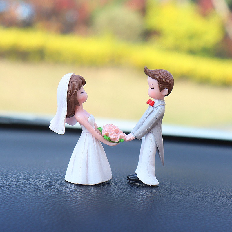 Nuevos accesorios de automóviles consola al por mayor muñecas creativas de dibujos animados accesorios de automóviles decoraciones de boda pareja