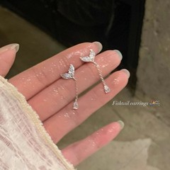 女性用の超光沢のあるダイヤモンドがちりばめられたフィッシュテールイヤリング、ニッチなデザイン、ウォータードロップタッセルイヤリング、女性用のクールでエレガントなインターネットセレブイヤリング