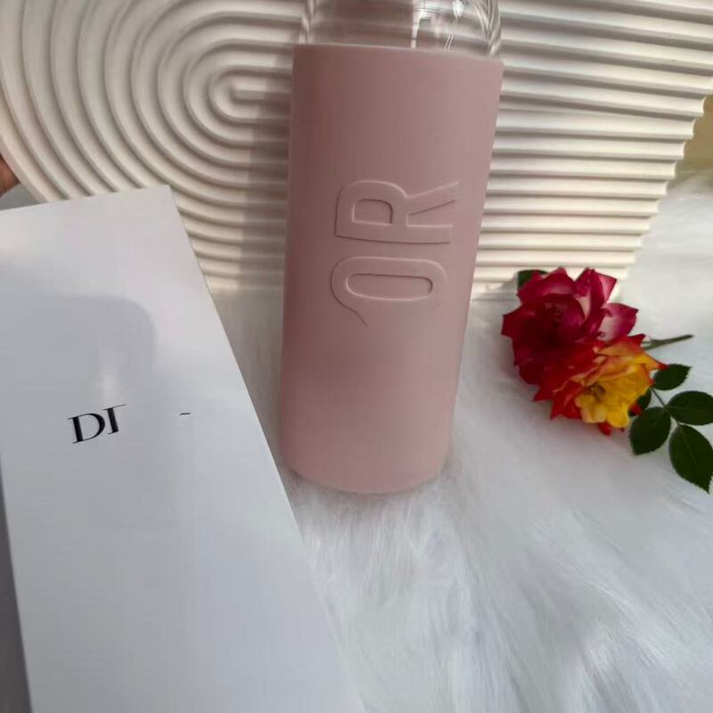D家の新しいポイントの贈り物のピンクのシリカゲルの夏のグラスの大容量はコップの精巧な粉を飲んで少女の心をつぶします。|undefined