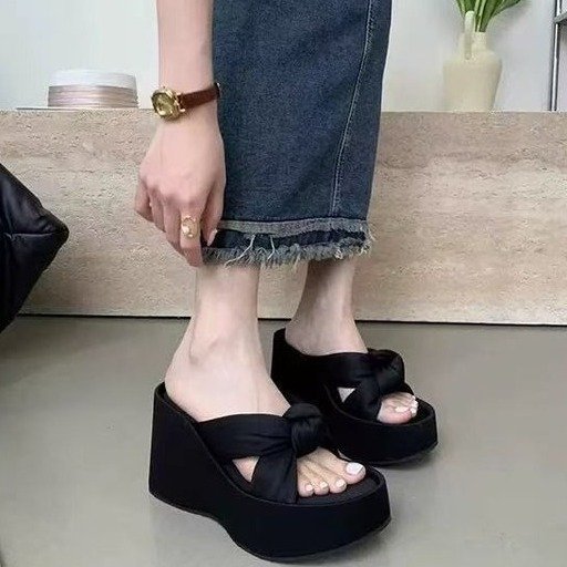 2026 primavera y verano vestido red nueva explosión ventilada tacones antideslizantes desgaste pequeño aumento de altura zapatillas de mujer image 6