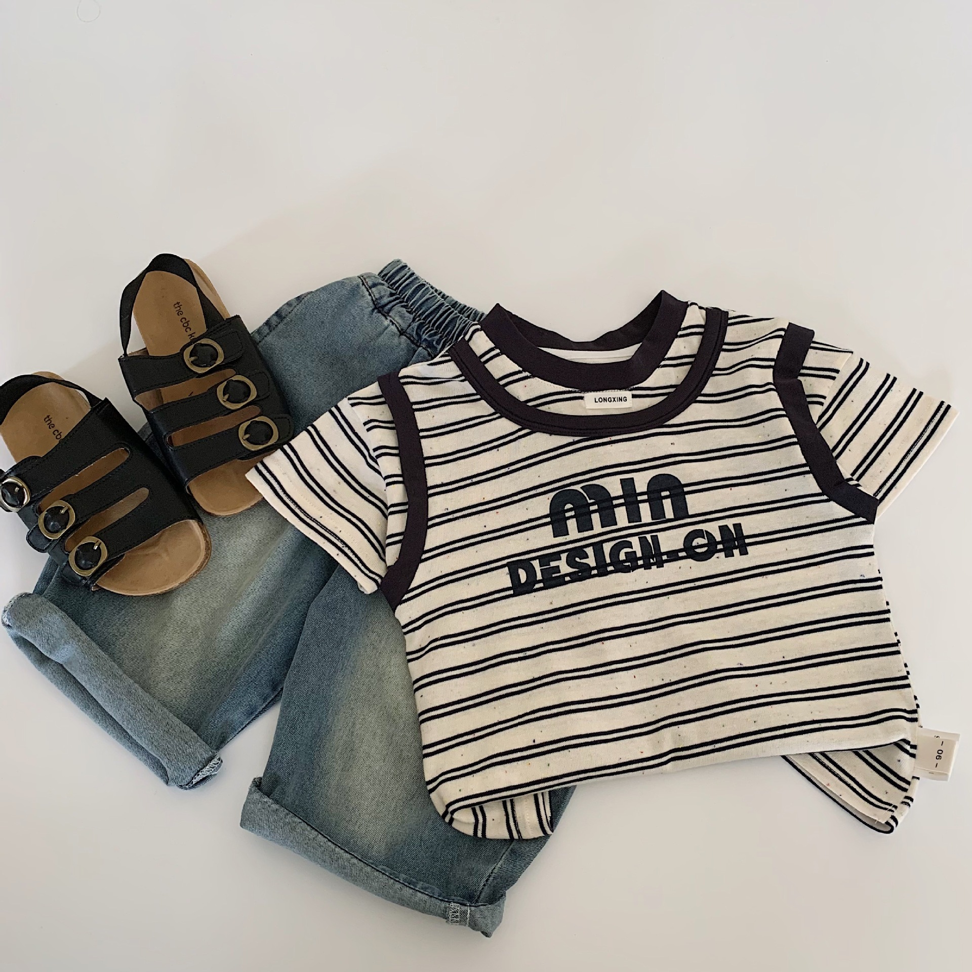 Mai Bao Niños verano camiseta de mangas cortas 2025 nuevo estilo coreano de niños a rayas falsas de dos piezas jersey de moda infantil