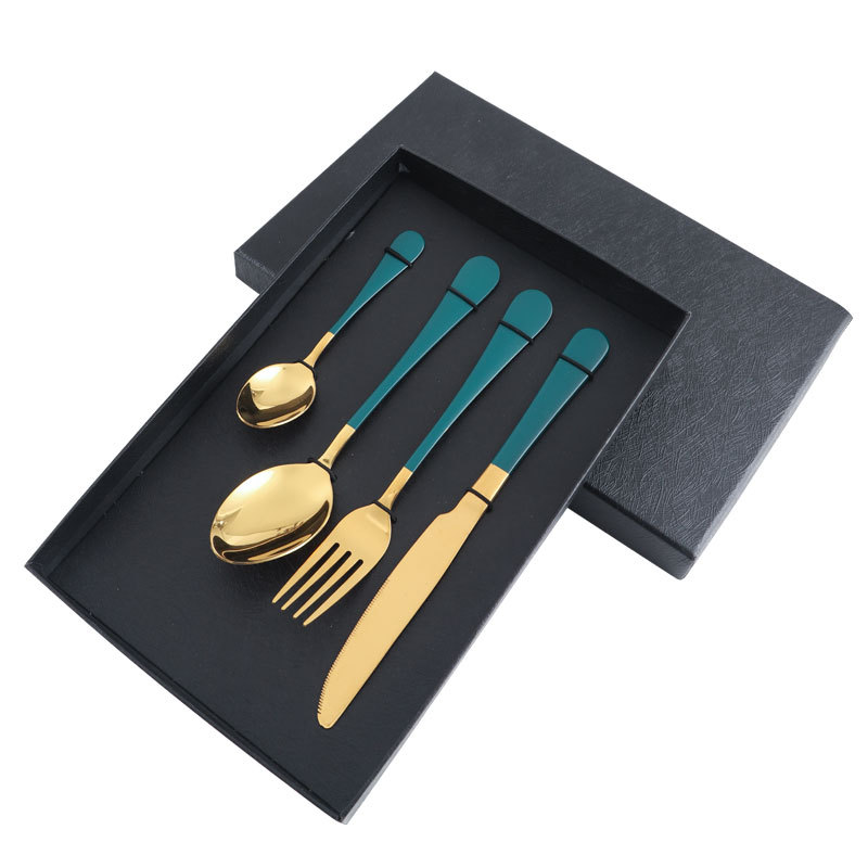 Amazon transfronterizo caja de regalo de Navidad cuchillo de acero inoxidable, tenedor y cuchara cuchillo de carne de cuatro piezas y tenedor cuchara de comida principal puede ser logotipo personalizado