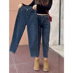 大きいサイズのハレンジーンズの女性はゆったりしていて、痩せています。