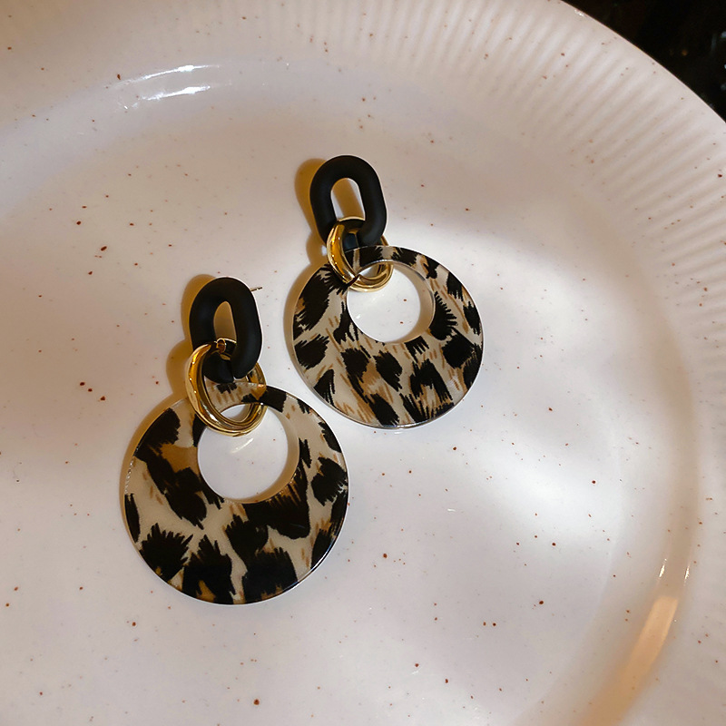 Vintage Leopard Print Geometric Acrylic Circle Earrings Wholesale display picture 2