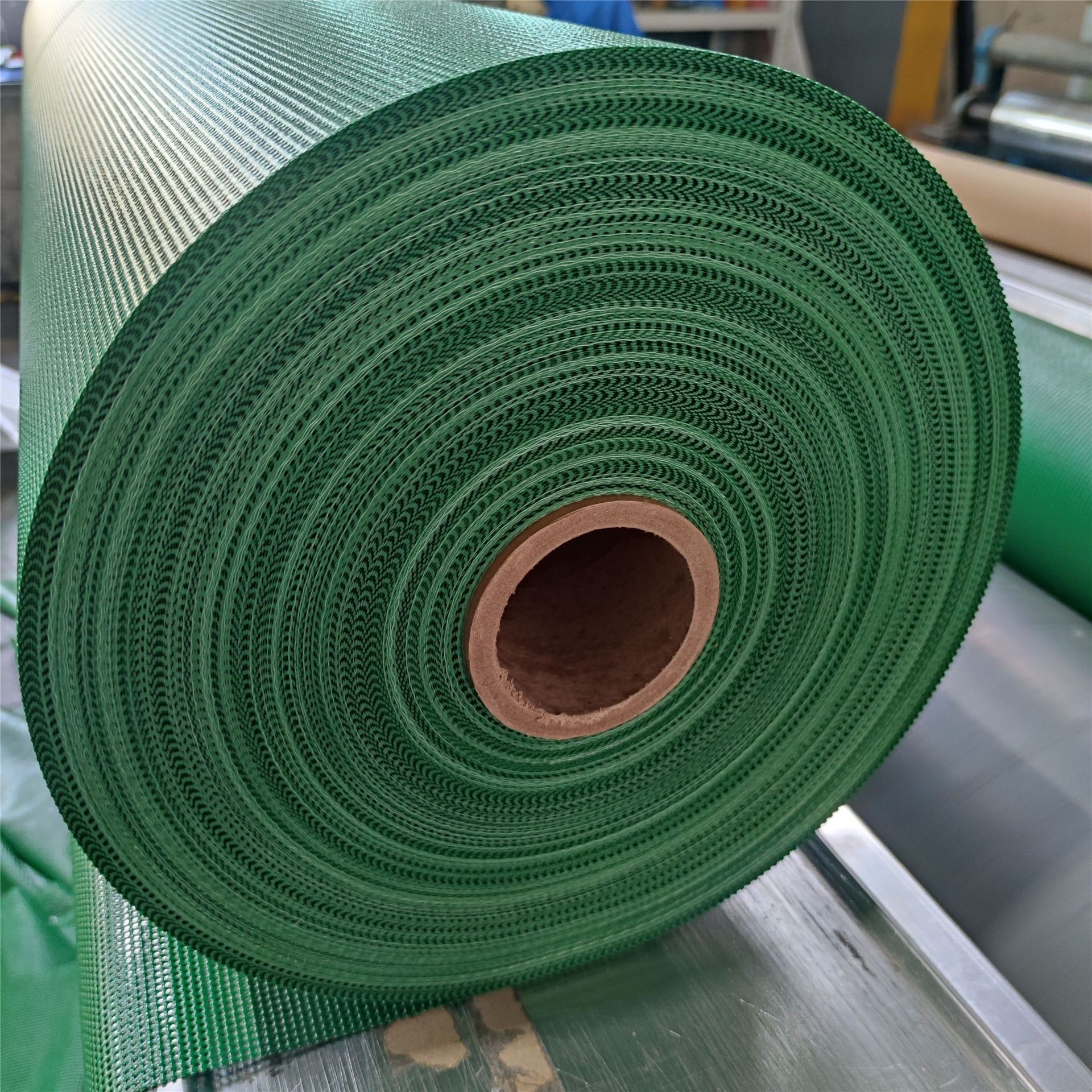 供应成卷3000旦抗紫外线彩色塑胶网格布 耐撕破小网孔方格眼面料