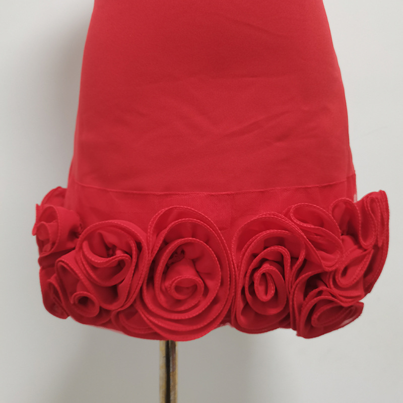 Robe courte élégante en satin pour femme – Robe de cocktail moulante taille haute sans bretelles (rouge cerise, mélange de polycoton extensible, bordure en dentelle florale)_voghion.com