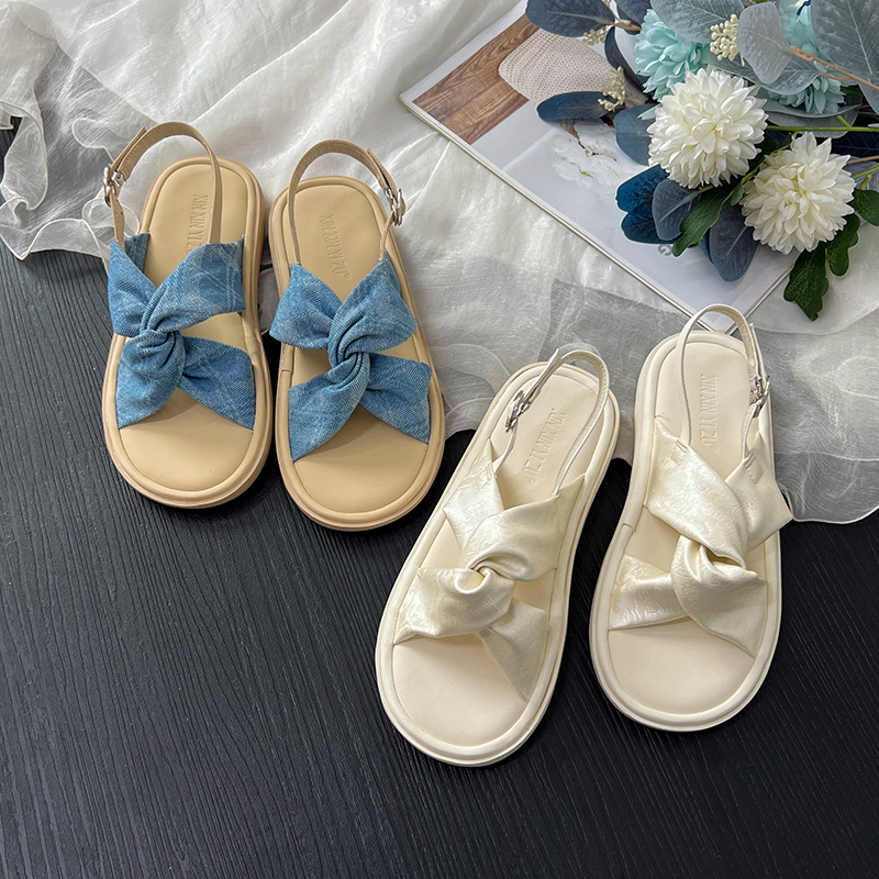Fashionable romantic and delicate sandals