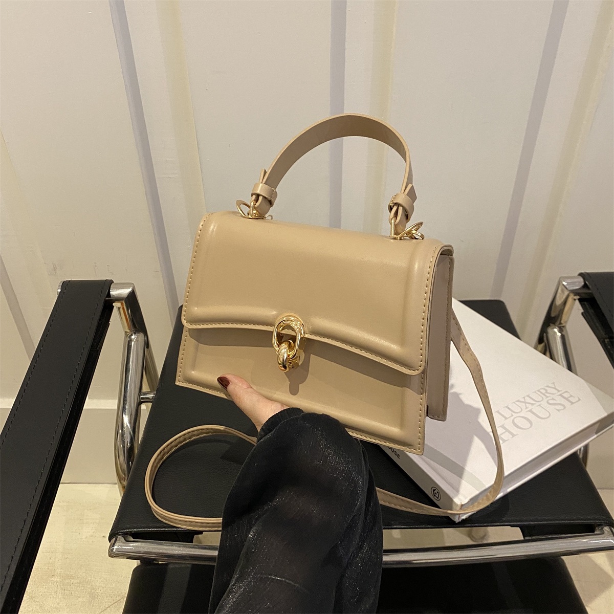 Pequeño bolso público para mujeres otoño / invierno 2021 nuevo estilo macarón bolso de mano de moda de textura de tendencia versátil bolso de tramo inclinado