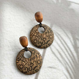 新款复古风木质雕花耳环小众设计圆形耳坠女气质文艺耳饰现货