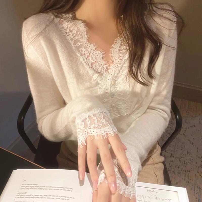 Light Luxury Style V-Neck Lace Patchwork Sweater for Women, Knitted Base Shirt, 2026 Spring Slim-Fit Trendy Ins-Style Top