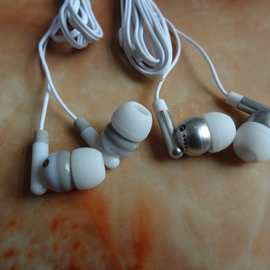 【厂家直供】入耳式手机耳机mp3电脑耳机通用设备笔记本