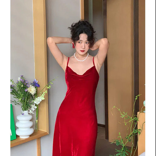 French waist-cinch camisole dress for women, autumn retro medium-length skirt, velvet versatile base dress