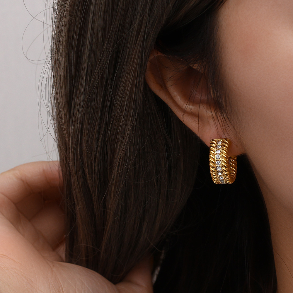 Fashion C Shape Spiral Stripe Inlay Stainless Steel Zircon Gold Plated Earrings display picture 5