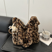 ëë���ﶬ�¿�Ů�����ñ��y�μ�Ҹ�°�������б���ͨ��ë�q����