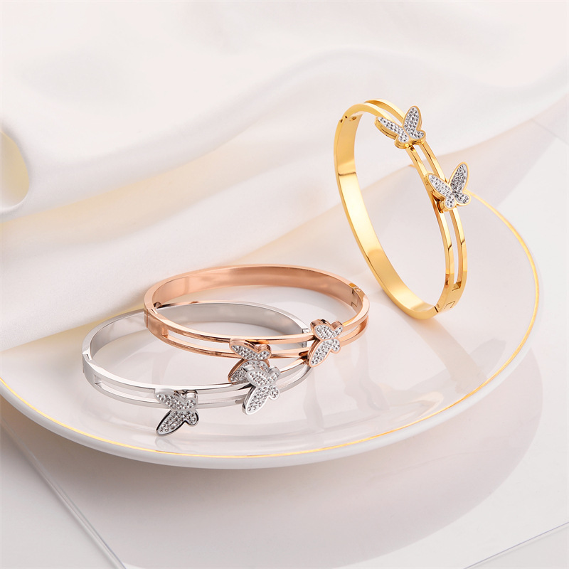 Dos mariposas de ladrillo de barro hueco brazalete de acero de titanio joyería en línea rojo estilo coreano personalidad simple no desvanecer pulsera de tendencia