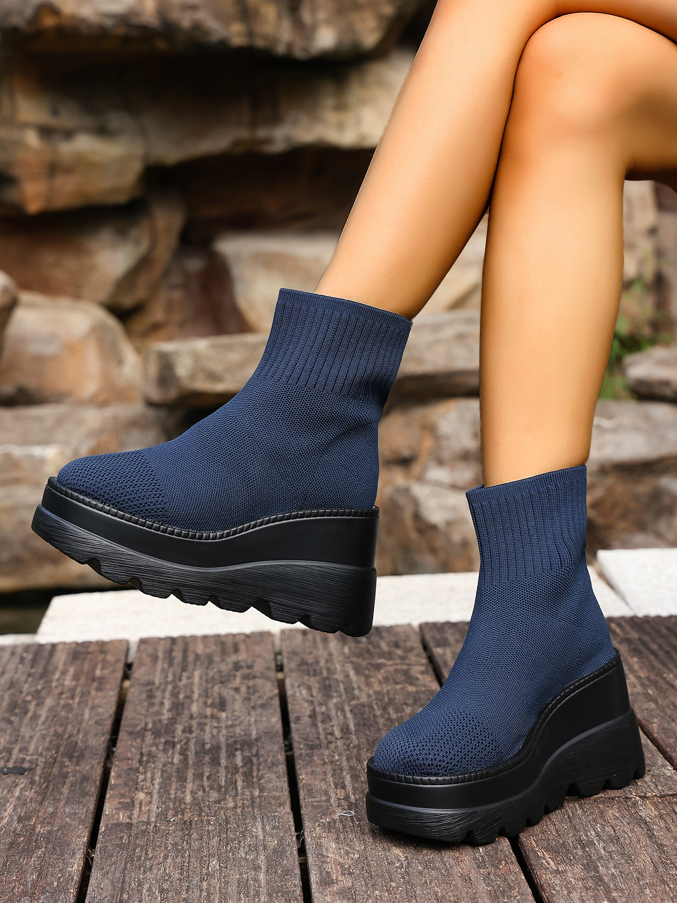 Botines cowboy mujer con cuña y plataforma estilo slip-on_voghion.com