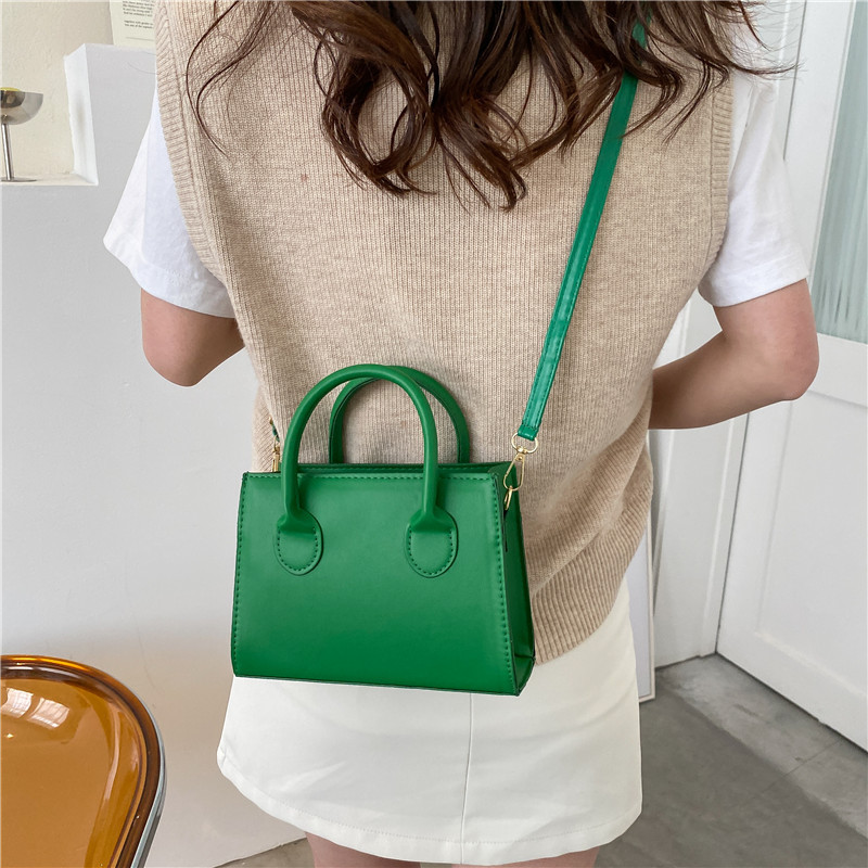 2024 primavera Nueva Bolsa cuadrada pequeña bolsa de estilo coreano de moda de este año de color sólido mini bolso de las mujeres
