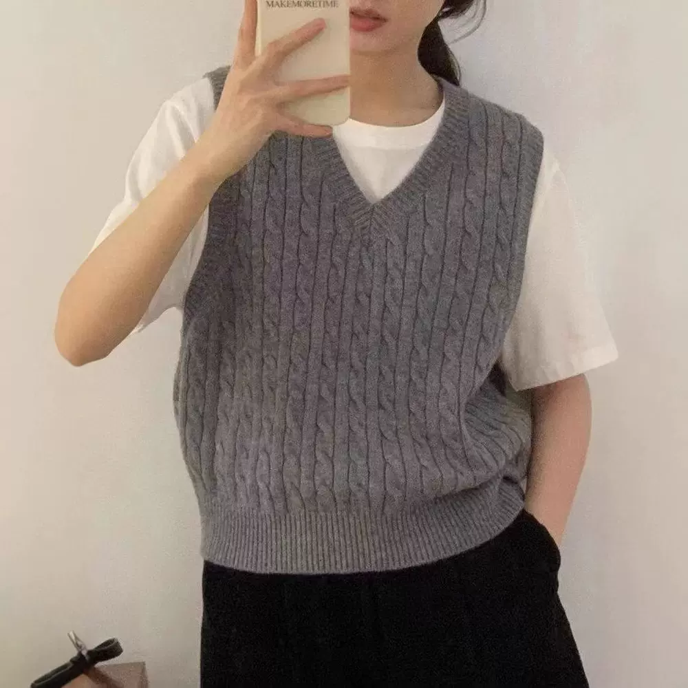 日韩学院风V领麻花纯色针织马甲2025春秋新款跨境叠穿背心毛衣女