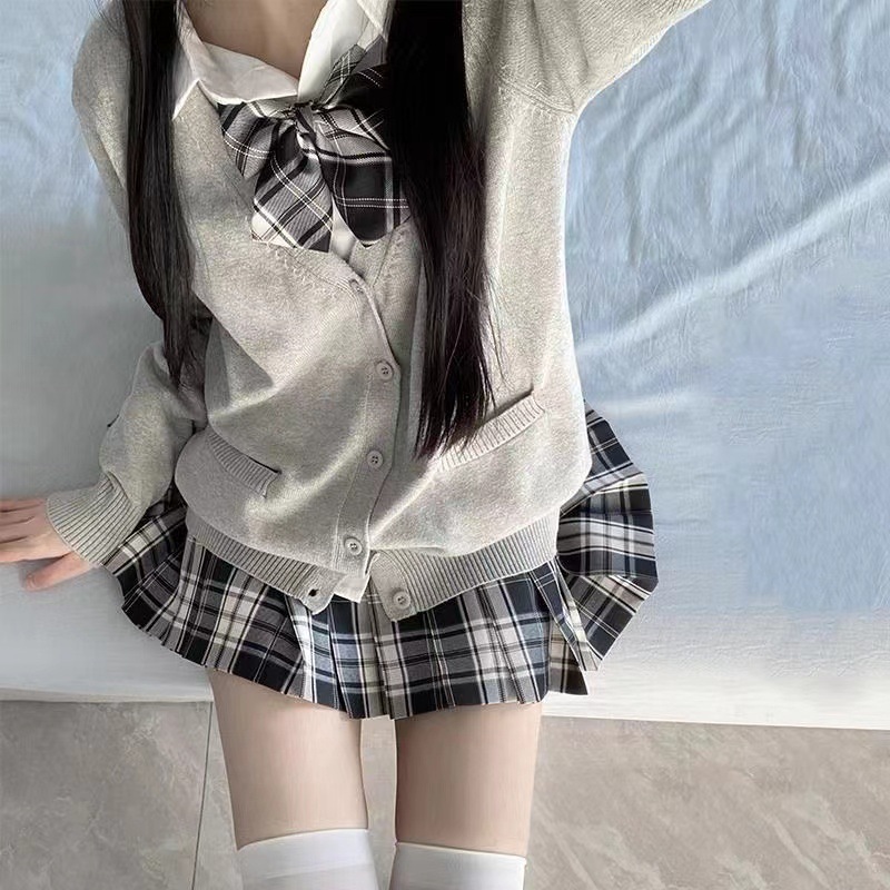 셔츠 + 나비넥타이 + 칠판 스커트 + 라이트 그레이 가디건