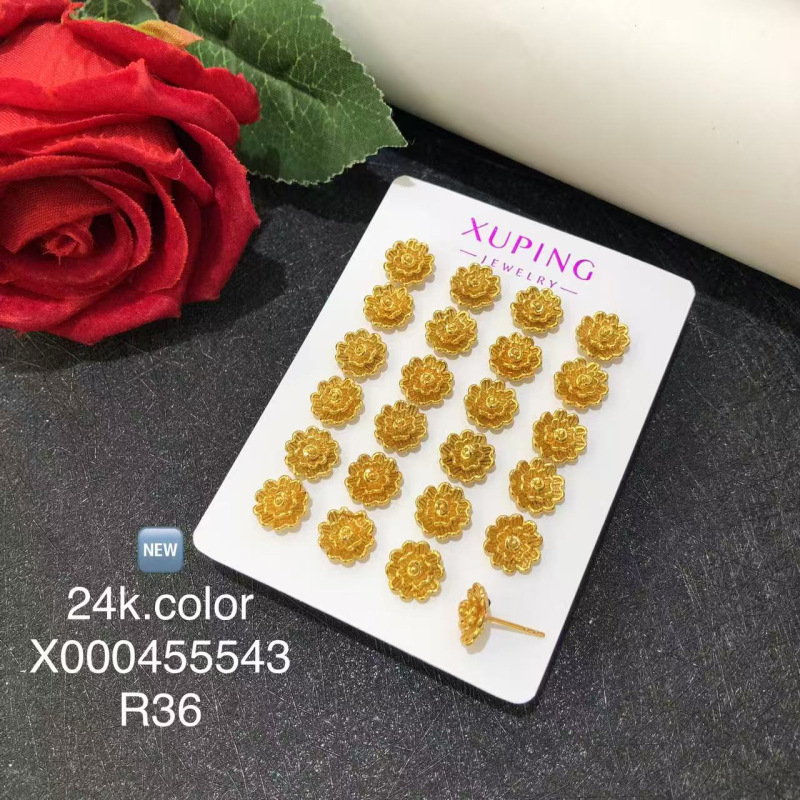 Xuping aleación de cobre chapado 24k color diario pequeño ligero estilo de lujo pernos de orejas elegantes orejas al por mayor mujeres