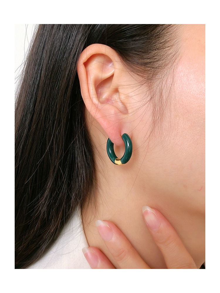 Simple Style Round Titanium Steel Enamel Earrings 1 Pair display picture 4