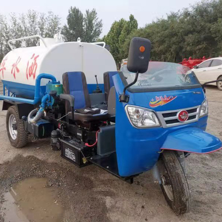 乡间小路冲洗泥土洒水车 雾炮洒水侧喷3吨洒水车 2.5吨柴油洒水车