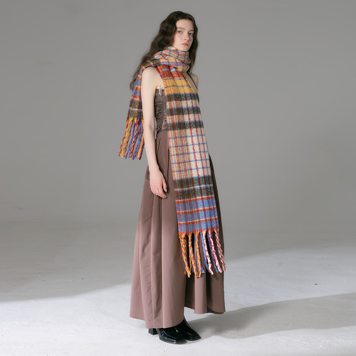 Écharpe à franges en cachemire à carreaux assortie vintage pour hommes et femmes avec une ambiance automne/hiver à ajouter à la cape à bavette_voghion.com