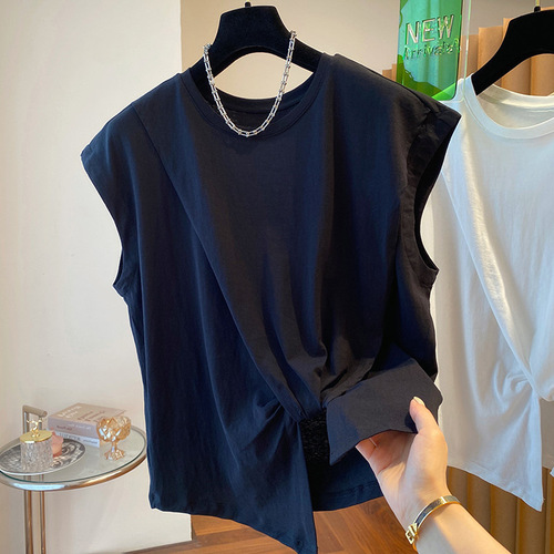 Sleek, niche-design sleeveless T-shirt for women—loose fit, casual style, effortlessly versatile, with an elegant, offbeat twisted fly-pleat design on the sleeves.