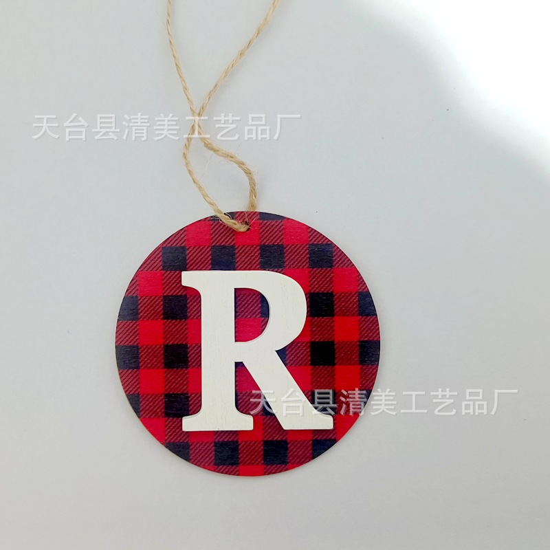 Nuevos productos transfronterizos Decoración navideña Colgante de hoja de madera Artesanía de madera Colgante pequeño Colgante de costura a cuadros negro y rojo