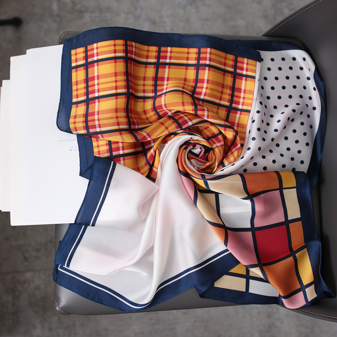 Decorative Small Square Scarf With Geometric Four Seasons Pattern_voghion.com