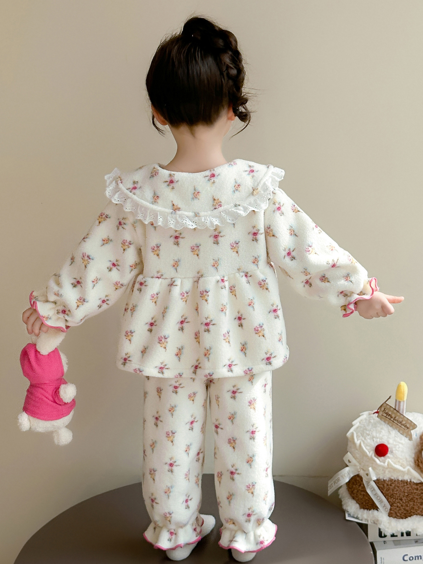 Niñas pijamas de franela otoño-invierno 2025 nuevo bebé princesa ropa doméstica infantil invierno conjunto de terciopelo de coral