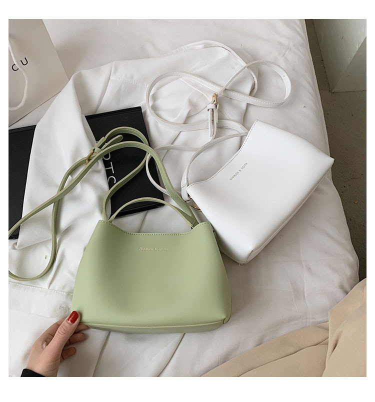 Simple Fashion Solid Color One-shoulder Messenger Bag display picture 13