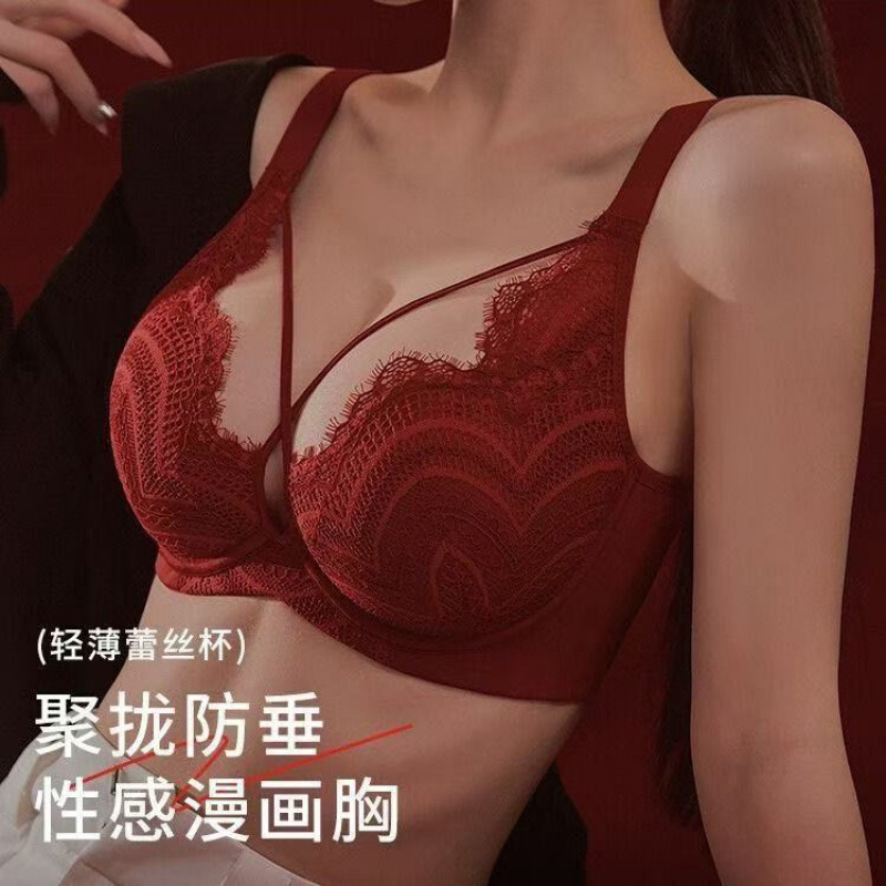 赤い本命年の大きい胸は小さくて、垂れ下がるレースの下着の調整型を防ぎます。|undefined