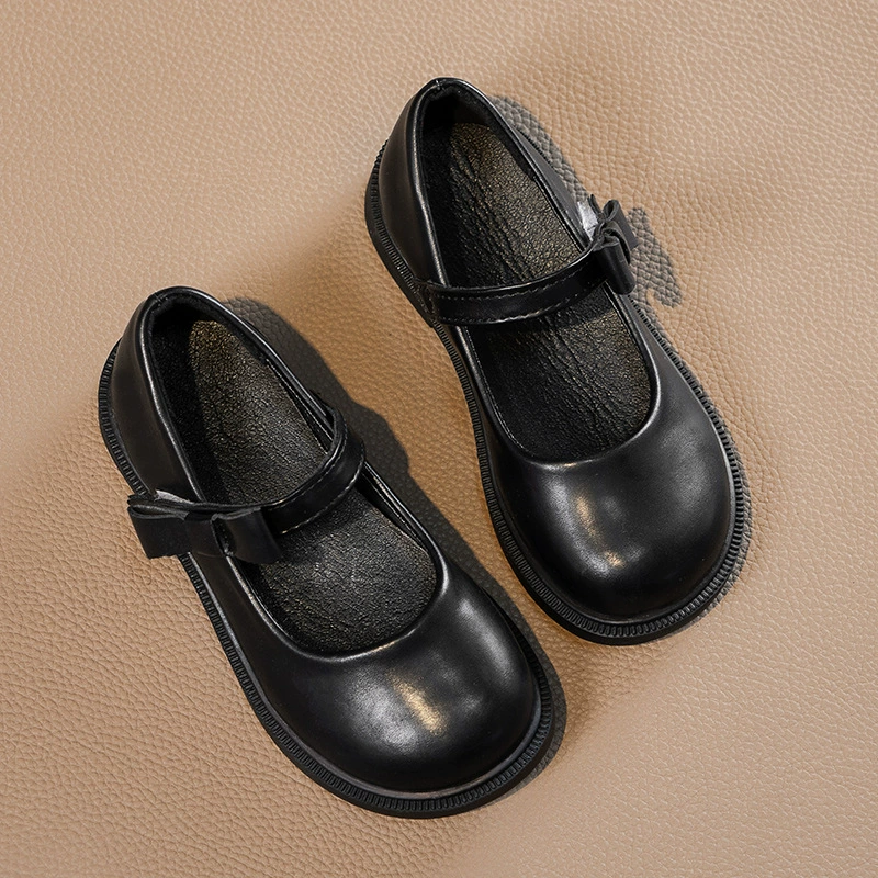 Маленькие кожаные туфли для девочек, черно-белые детские туфли, туфли на плоской подошве, мягкая кожа, туфли на мягкой подошве, новая корейская версия весны и осени 2025 года.