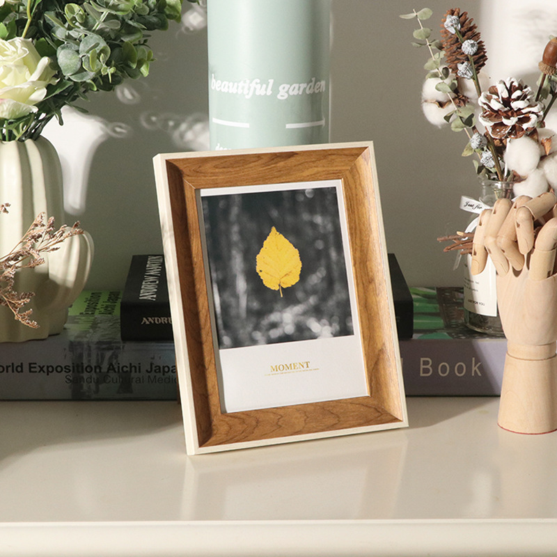 가벼운 나뭇결 + 흰색 가장자리