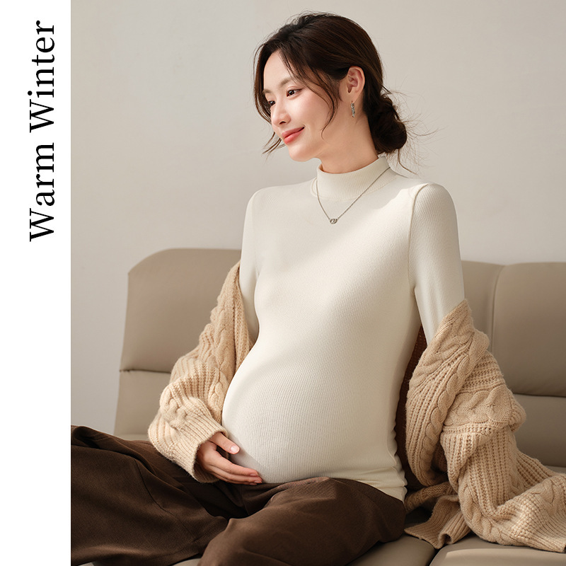 妊婦の半高襟とベルベットの厚いシャツの中に妊娠期の上着を着て秋冬に長袖の妊婦服を着て出産する|undefined