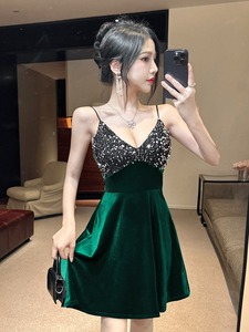 Velvet temperament， black sequin mini dress， pure desire and sexiness
