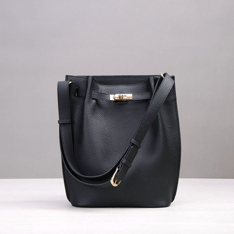 2026 First-Layer Cowhide Leather Handbag, Single-Shoulder Women's Bag, Large Capacity, Casual Fashion, Genuine Leather Bucket Bag, Lock Buckle Bag, Crossbody Bag 2026 First-Layer Cowhide Leather Handbag, Single-Shoulder Women's Bag, Large Capacity, Casual Fashion, Genuine Leather Bucket Bag, Lock Buckle Bag, Crossbody Bag