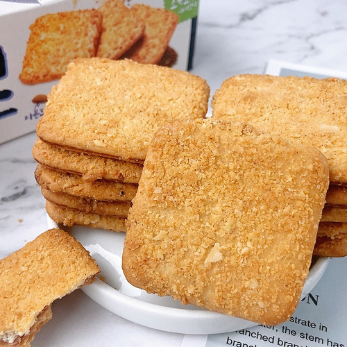 Imported crown Kerian Xiaofu crispy almond biscuits office snacks small package afternoon tea snacks