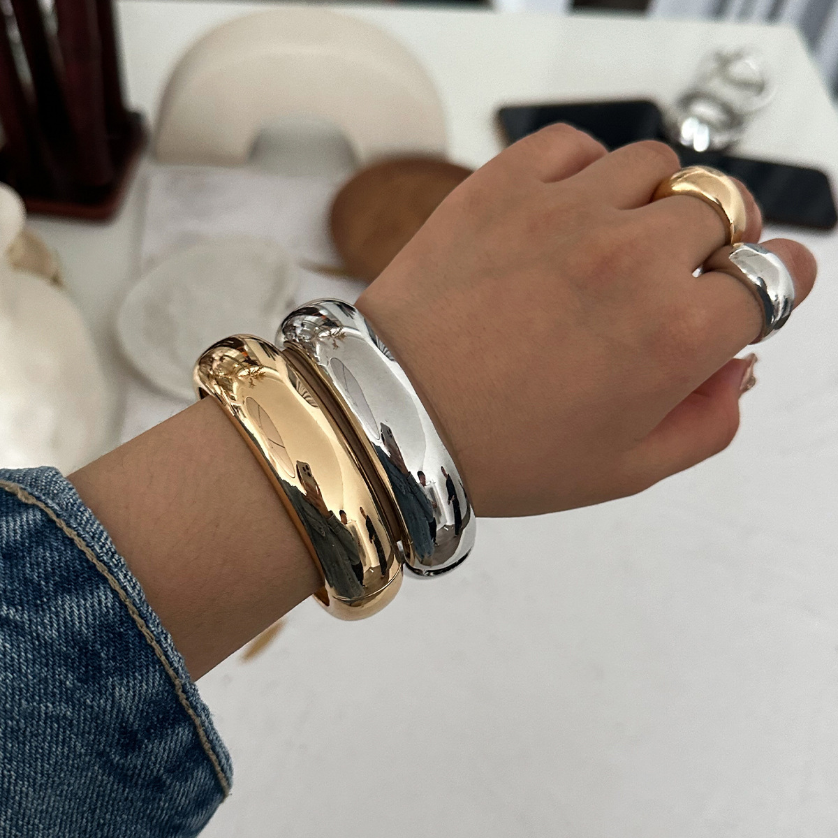 Solid Color Pattern Women's Gender Vintage Style Solid Color Alloy Bangles Wholesale