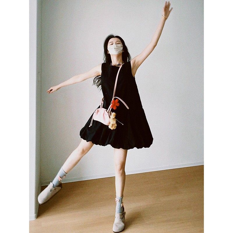 Hepburn-Style Minimalist Niche Design Solid Color Sleeveless Dress for Women, Summer Short Dress with Round Neck and Floral Hem for Petite Figures Hepburn-Style Minimalist Niche Design Solid Color Sleeveless Dress for Women, Summer Short Dress with Round Neck and Floral Hem for Petite Figures