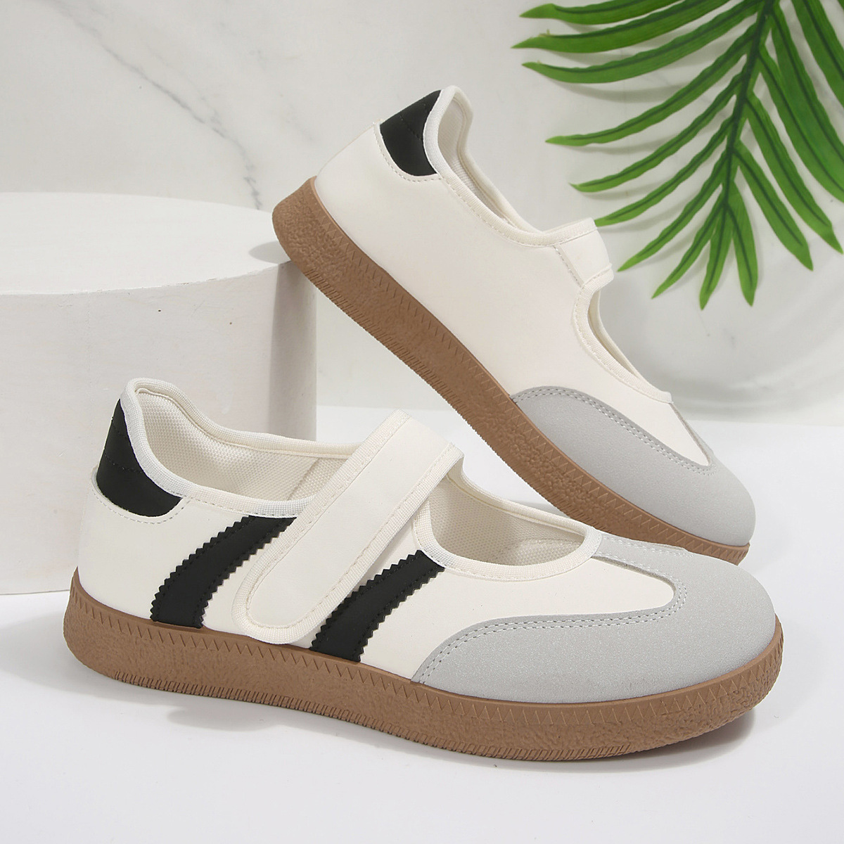 Zapatos de entrenamiento de base plana para mujeres 2025, primavera y otoño, zapatos de skate de comercio exterior de tamaño grande, zapatos casuales de moda, zapatos blancos para mujeres