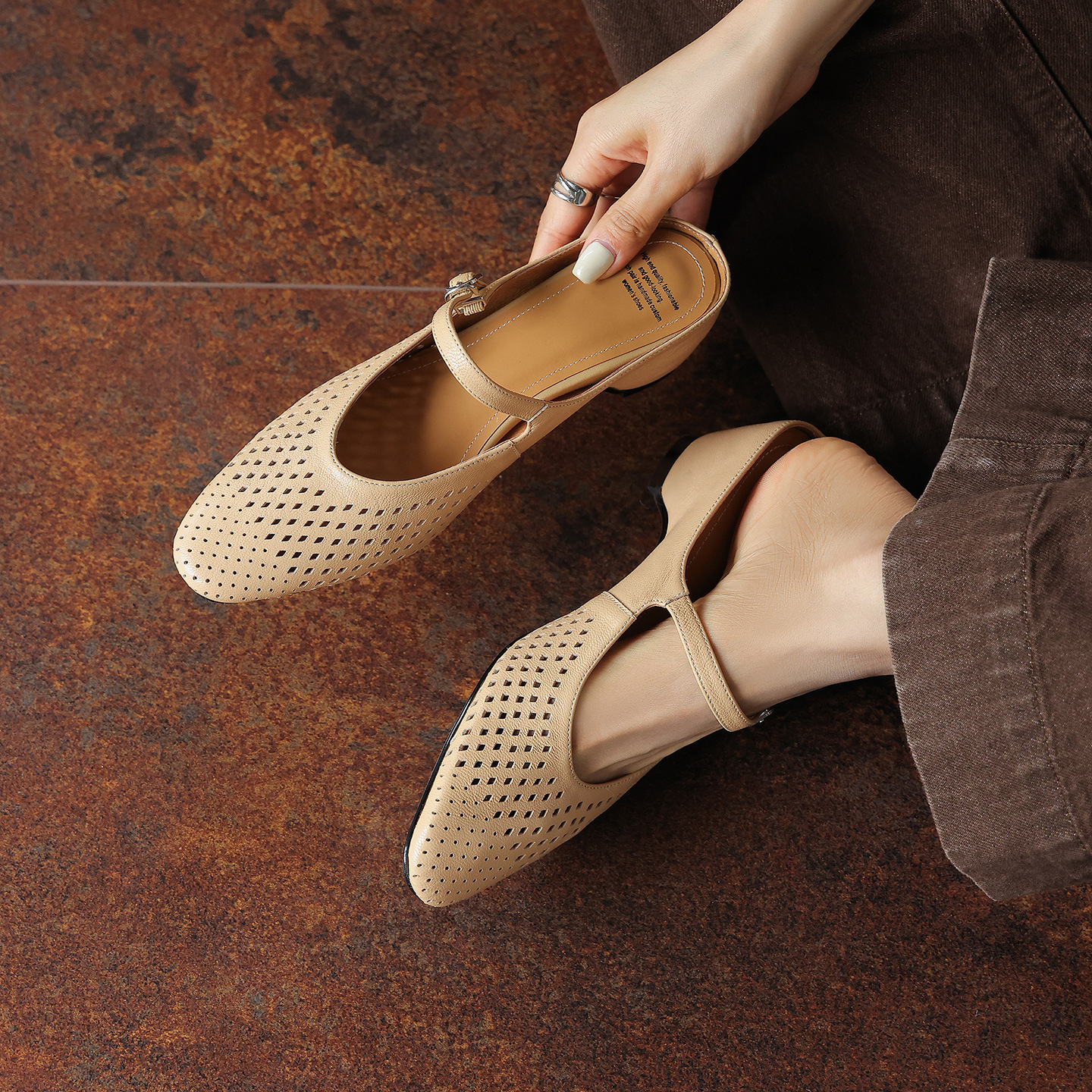 Sandal cao gót nữ hở mũi quai ngang gót 6 cm — đen