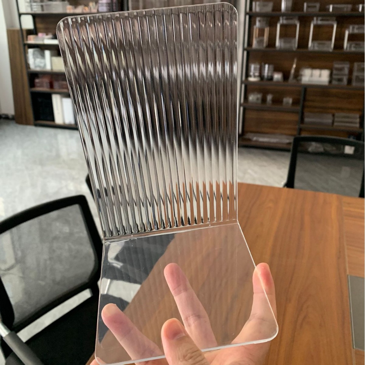 Libro acrílico transparente simple transfronterizo, clip de libro en forma de L, tablero de bloqueo de película, papelería de aprendizaje, almacenamiento de libros, soporte de libros